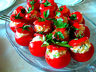 domateslere doldurulmuş mayonezli salata