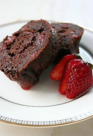 Çilekli ve Çikolatalı Kek