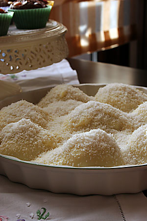 Elmalı Tatlı ve Bonibonlu Kekler