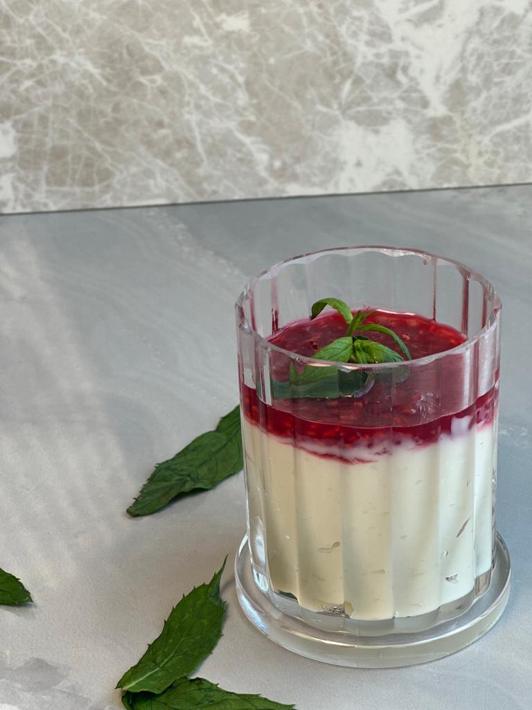 Panna Cotta & Ahududu Soslu