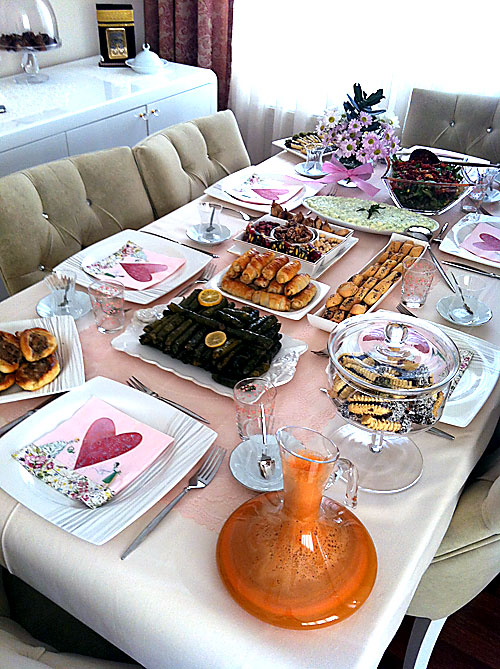 Hatice’nin Sofrası & Kıymalı Pide