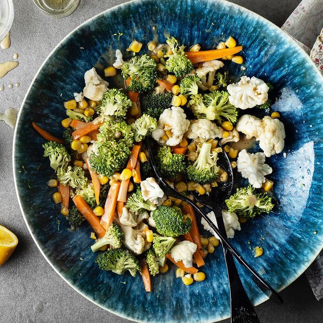 Tahin Soslu Brokoli & Karnabahar Salatası