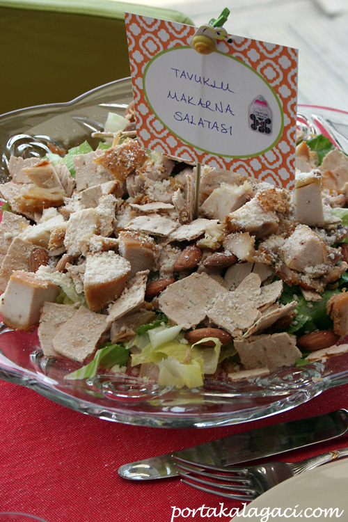 Tavuklu Makarna Salatası
