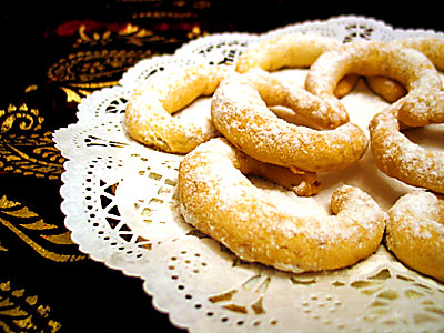 iç bademli kurabiye & tavuklu börek