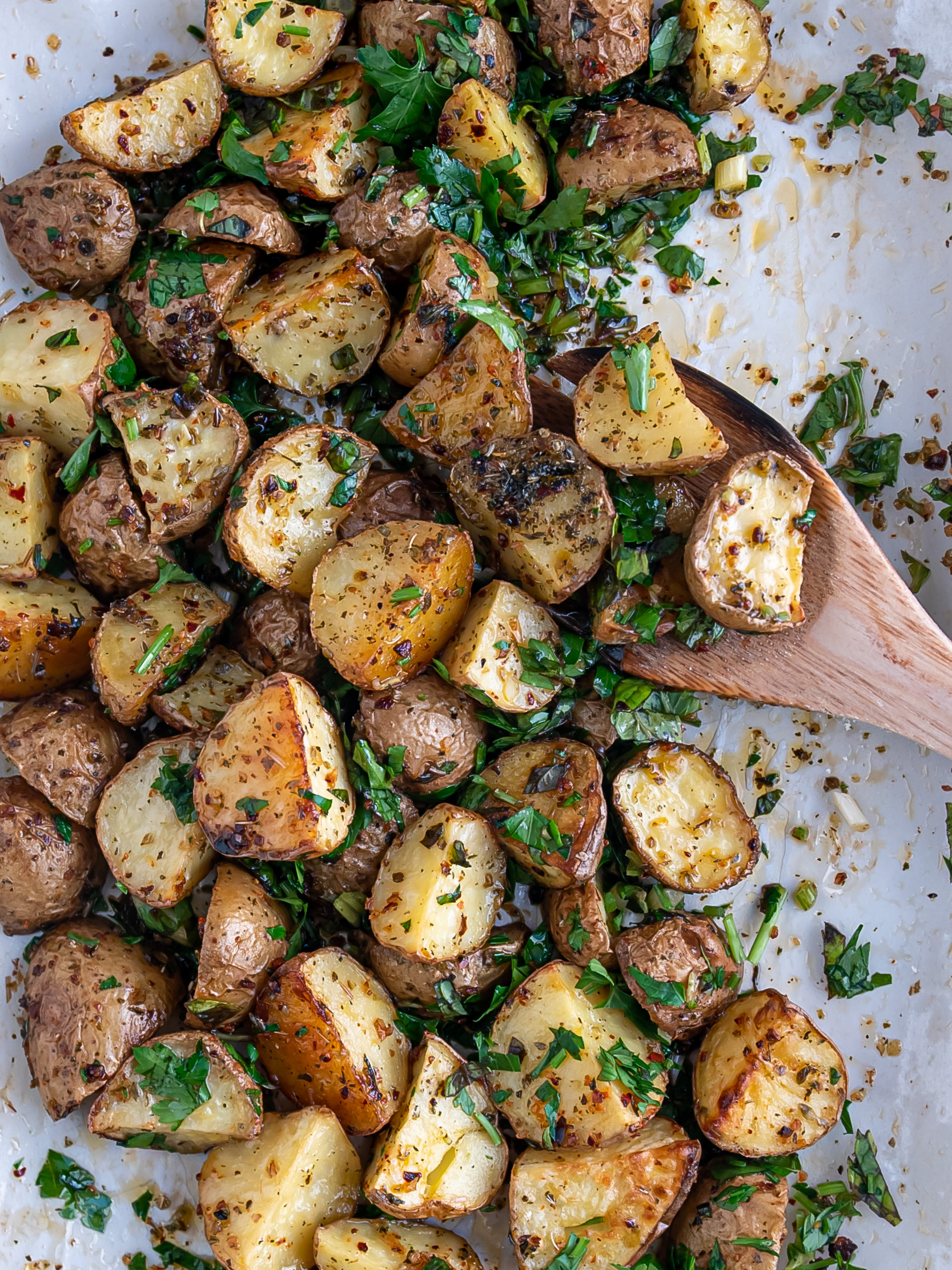 Fırında Baharatlı Otlu Patates (Videolu Tarif)