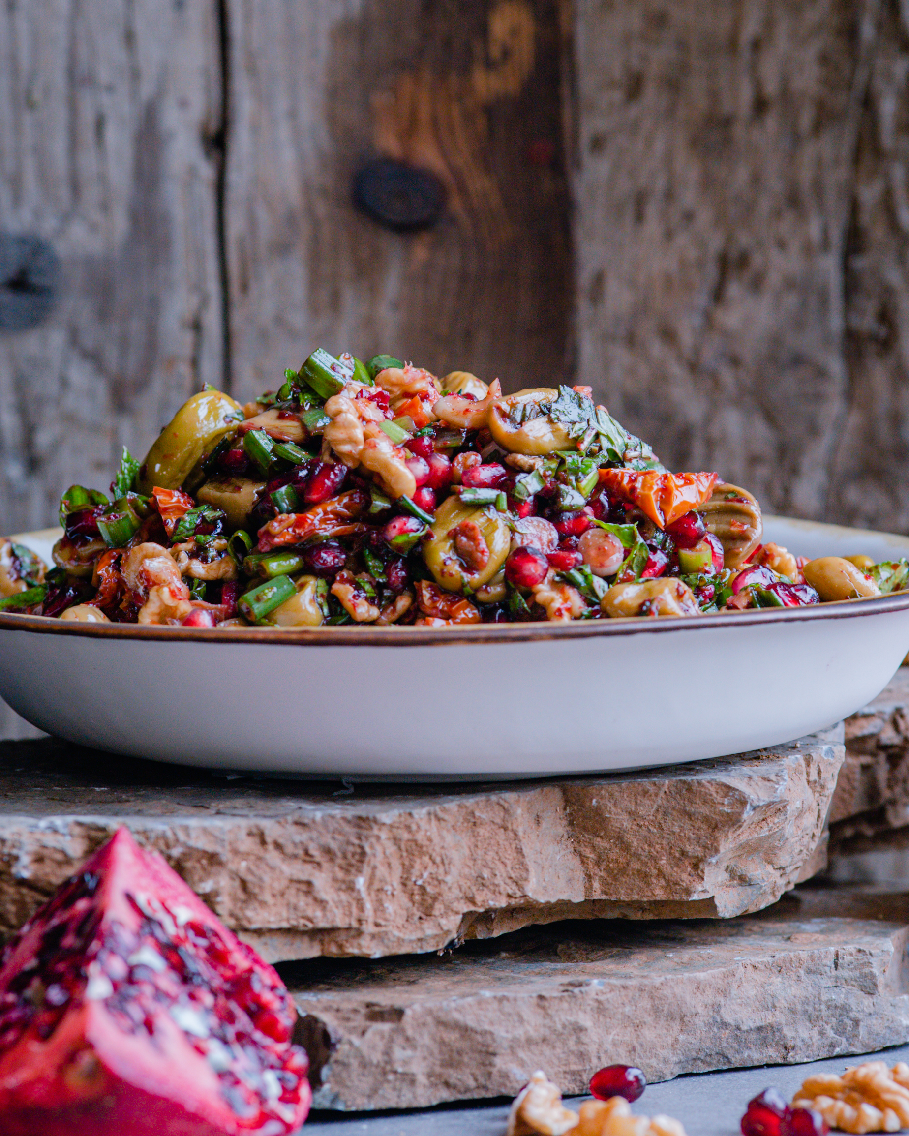 Narlı Zeytin Salatası (Videolu Tarif)