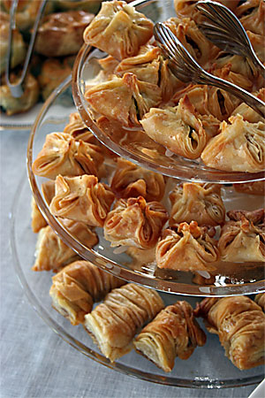 Bayram Hazırlıkları: Anneannemin Bohça Baklavası, Arpacık Soğanlı Külbastı, Kayısılı Pilav