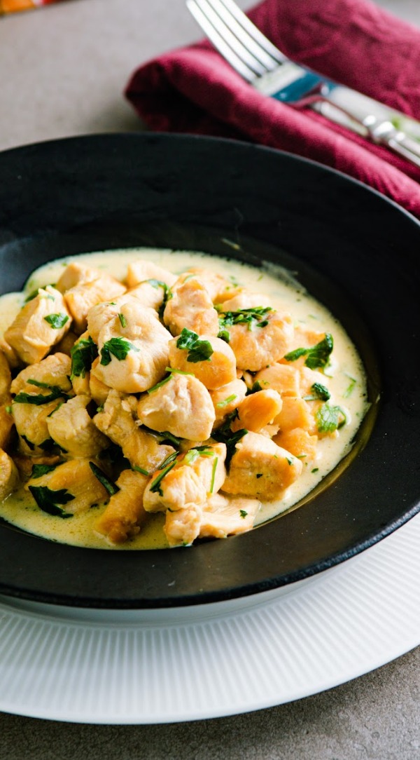 Köri Soslu Tavuk (Videolu Tarif)