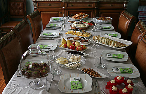 Perşembe Kahvaltısı ve Ispanaklı Pizza