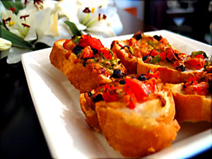 minik pizzalar ve kahvaltı salatası